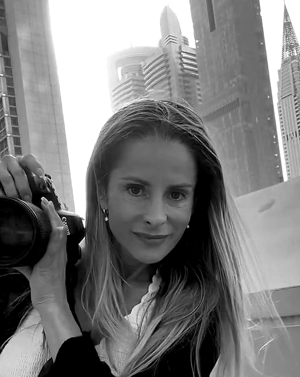 Fotografka Jana Mišíková s fotoaparátom v Dubaji
